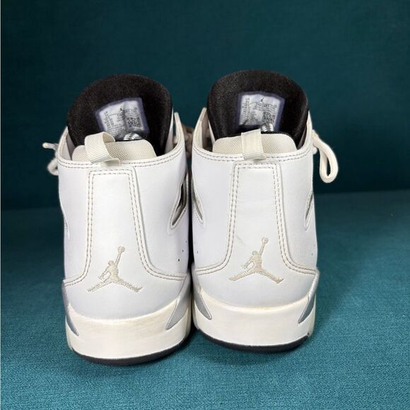 Size 7Y/8.5Women - Nike Jordan white/black,silver shoes - Picture 2 of 9